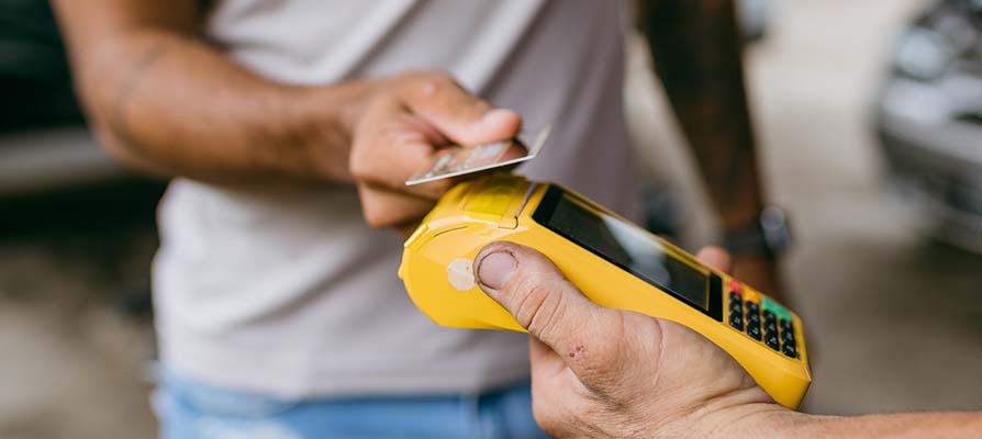 Entenda como funciona o relógio que faz pagamento por aproximação